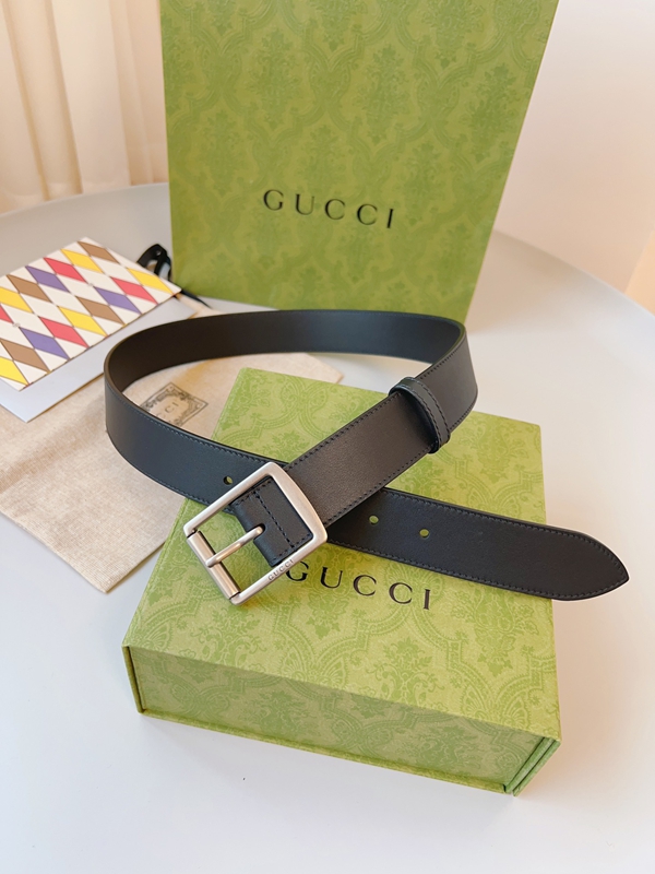 スーパーコピーグッチベルト着用イメージ